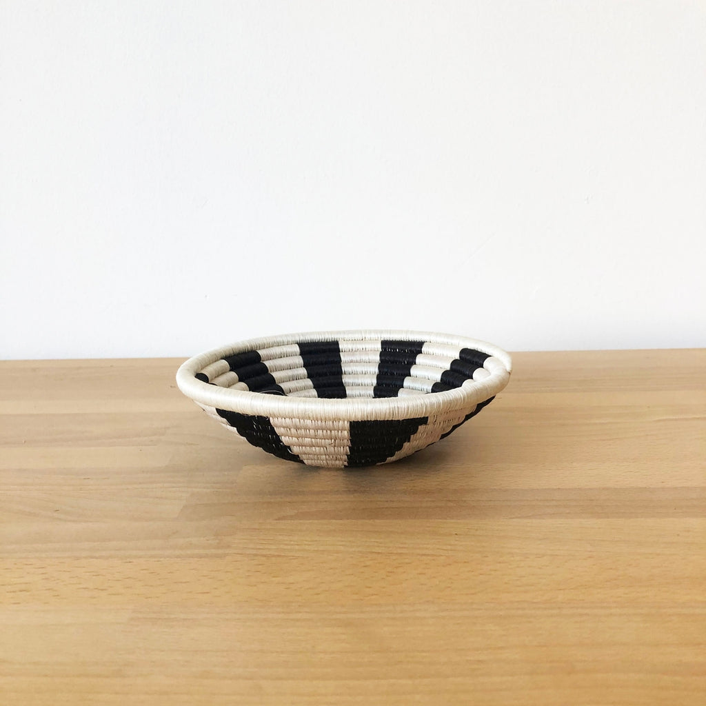 Shop Stacy Garcia_Accessories_Bowls_Black and Beige Woven Small Bowl_Side View